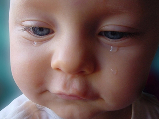 Защо детето плаче, трябва ли да се притесняваме и какво да направим?