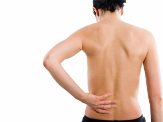 Защо се появяват пъпките на гърба и как да се справим с тях