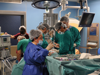 Уникална операция в Пловдив! Лекари отстраниха карцином през разрез от 3 см.