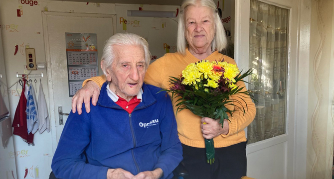 Дядо Марин и баба Ефросина празнуват 63 години брак