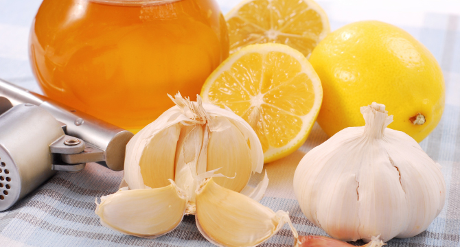 Задухът се облекчава от чесън, лимони и мед