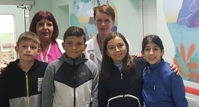 Ученици дариха 2 монитора за детското отделение на Пирогов