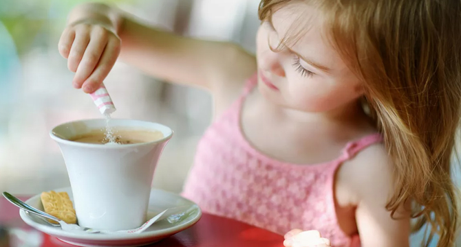 Трябва ли децата и тийнеджърите да пият кафе?