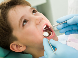 Защо децата се страхуват от зъболекаря и как да се борим с това?  