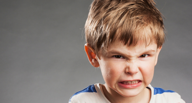 Как да научим детето си да изразява емоциите си без да наранява другите?