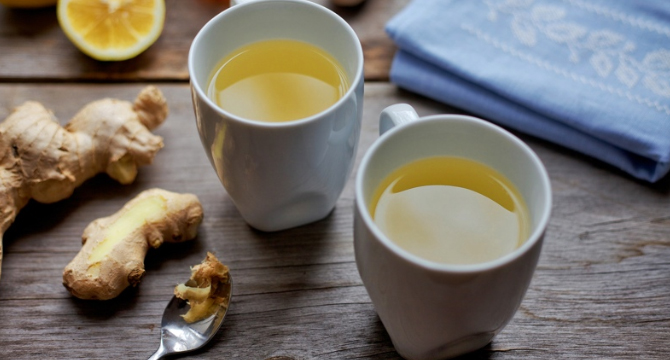 Чай от джинджифил, листа от малини и босилек борят гаденето