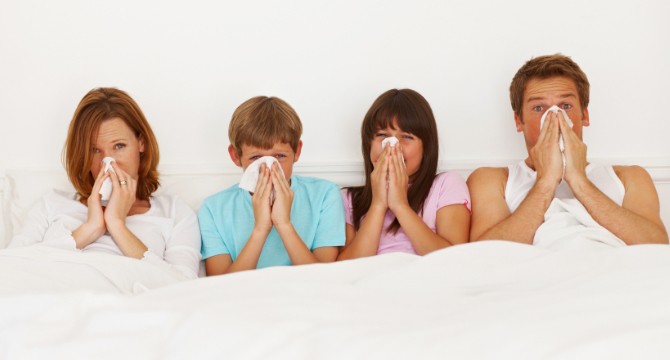 Вирус поваля цели семейства с 39° и кашлица
