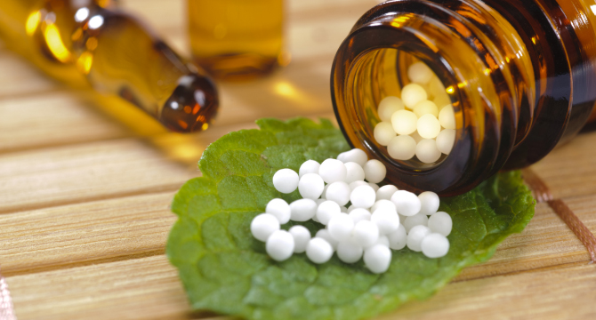 Първа помощ с хомеопатия - 10 необходими хомеопатични средства