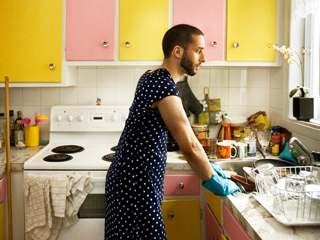 Равномерното разпределение на домакинската работа води до развод?
