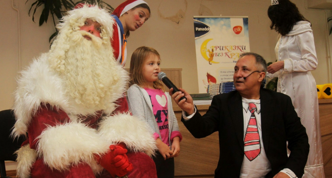 Дядо Коледа зарадва малките пациенти в СБАЛ по детски болести