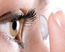 Какво представляват контактите лещи и трябва ли да ги изберем пред очилата