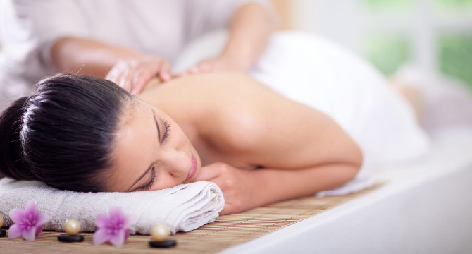 Ритмичното втриване – популярен хомеопатичен масаж