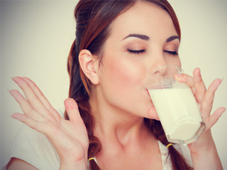 Млякото като част от лечебното хранене. Как и за какво помага?