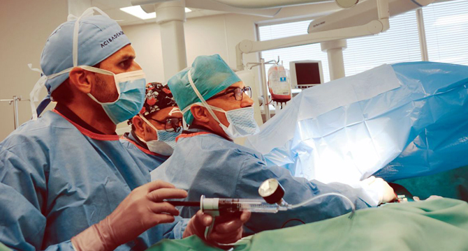 Кардиолози спасиха от ампутация ръцете на двама мъже и родилка