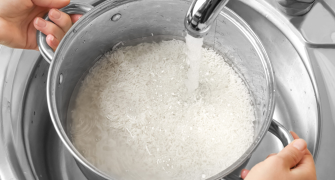 Защо оризът трябва да се измие добре, преди да се свари и други полезни съвети