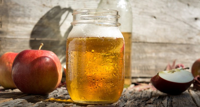 Как да приготвим от ябълковия оцет енергийна напитка?