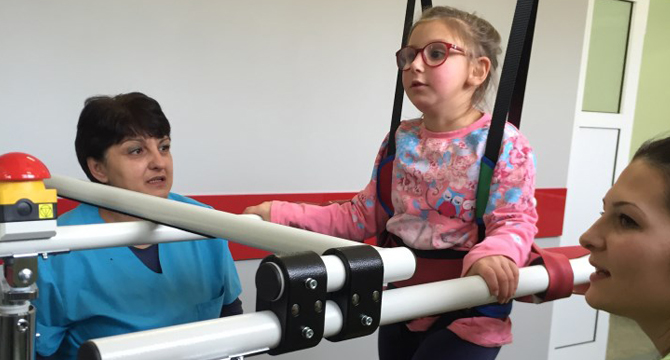 Домът за медико-социални грижи за деца – Варна вече има робот за прохождане 