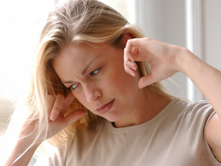 Какво представлява шума в ушите, какви са причините и как да се борим? (народни рецепти)