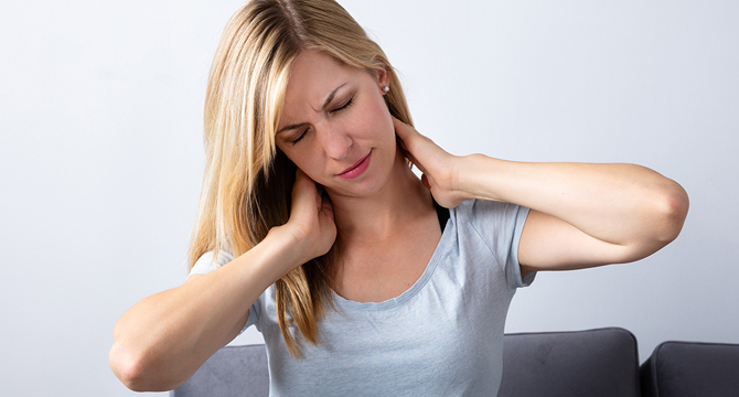 Как да се справим с болките в гърба и схванатия врат?