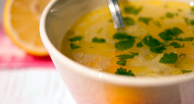 Кои са здравословните супи и каши през зимата?