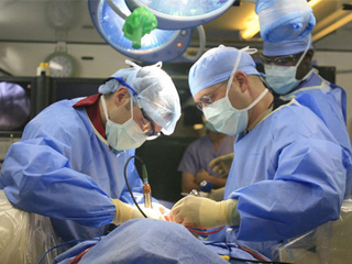 Бургаски лекари успешно възстановиха увреден ушен хрущял