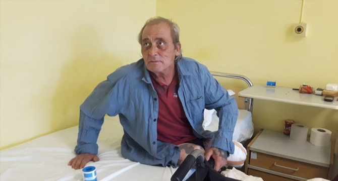 Бездомникът Валентин живее вече месец в УМБАЛ Бургас. Търси помощ за настаняване в дом