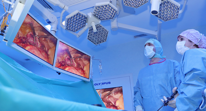 Лекари от ВМА извърши лапароскопски една от най-сложните операции в коремната хирургия