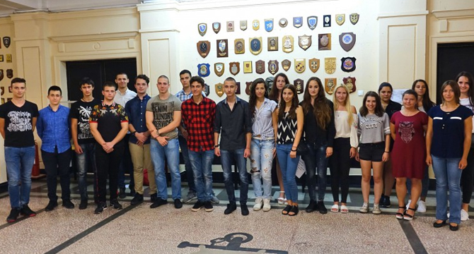 10 момичета и 10 момчета бяха приети за обучение по специалност Военен лекар