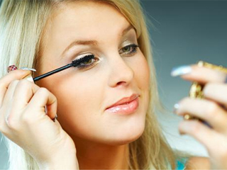 Грим съвети: Как да изглеждаме по-млади за половин час