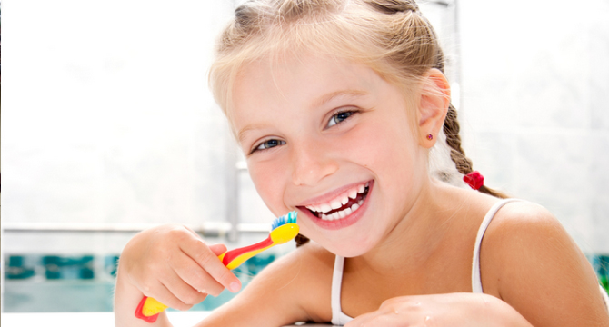 Полезен ли е  флуорът за детските зъби?