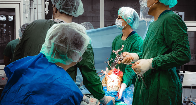 Ортопед от световна величина ще обучава наши лекари на ставно протезиране