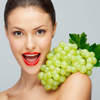 Маска за разкрасяване и избелване на лицето с цариградско грозде (рецепти)